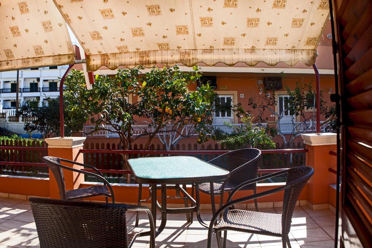 Athina Studios And Apartments Agios Georgios Pagon Exterior foto