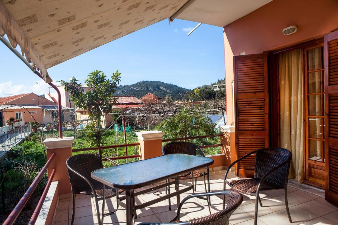 Athina Studios And Apartments Agios Georgios Pagon Exterior foto